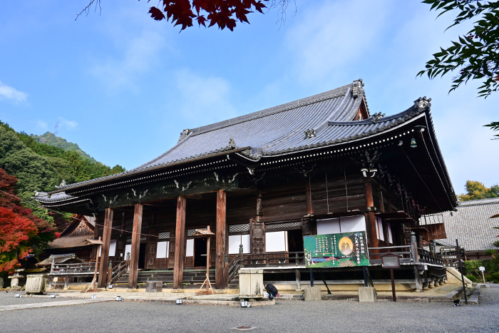 The main hall of Saikyoji Temple in Otsu City, Shiga Prefecture, visited in the autumn