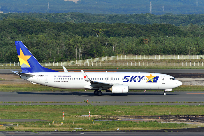 Skymark Boeing 737 taking off and gliding in Hokkaido Taken at New Chitose Airport