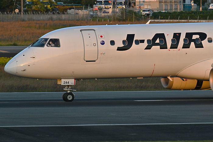 J AIR s Embraer 190 landing in Hyogo Prefecture Taken at Osaka International Airport