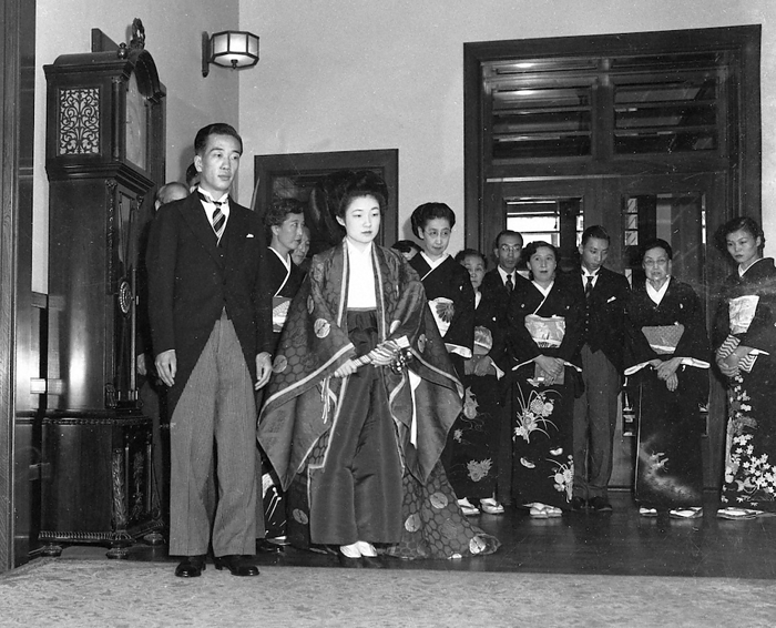 Wedding of Junmiya  Atsuko Ikeda  and Takamasa Ikeda Wedding ceremony of Princess Junmiya  Atsuko Ikeda  and Mr. Takamasa Ikeda. Princess Junmiya, dressed in a traditional Heian style wedding gown, at Korinkaku in Takanawa, Tokyo, on October 10, 1952  photo by a member of the Photography Department .