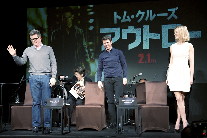Christopher McQuarrie, Rosamund Pike and Tom Cruise, Jan 09, 2013 : Tokyo, Japan - (L-R) Christopher McQuarrie, Rosamund Pike and Tom Cruise wave to the audience during a press conference for 