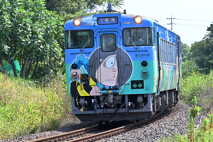 Kiha40 series ordinary diesel train  Kitaro Train  rounding a curve on the Sakai Line, Tottori Prefecture Taken at Osinotsu cho Station   Yonago Airport Station