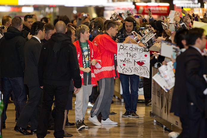 One Direction, Jan 17, 2013 : Chiba, Japan - English-Irish pop boy band One Direction arrives at Narita International Airport, east of Tokyo. This is One Direction's first trip to Japan in which they are in Tokyo to promote their second album 'Take Me Home'. (Photo by Christopher Jue/Nippon News)