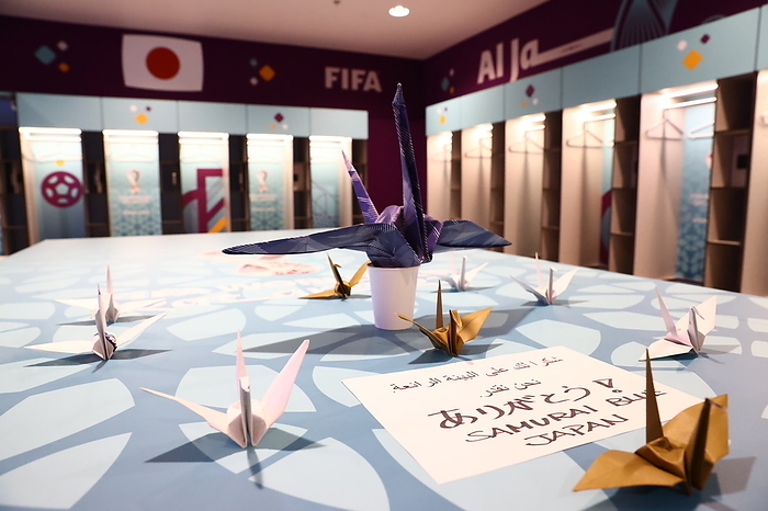 FIFA World Cup Qatar 2022 Origami swans and a thank you note in the Japan s dressing room after the FIFA World Cup Qatar 2022 round of 16 match between Japan 1 1 3 1 Croatia at Al Janoub Stadium in Al Wakrah, Qatar on December 5, 2022.  Photo by JFA AFLO 