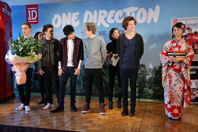 Liam Payne, Louis Tomlinson, Zayn Malik, Maki Horikita, Niall Horan and Harry Styles, Jan 18, 2013 :One Direction in Japan, January 18th 2013, (L-R) Liam Payne, Louis Tomlinson, Zayn Malik, Niall Horan, Harry Styles and Japanese actress Maki Horikita. The boy band is here for 3 days and will appear on Japanese TV's Friday night music show tonight (Photo by AFLO)