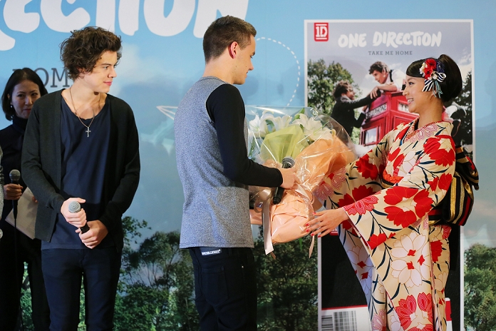 Liam Payne, Maki Horikita, Harry Styles, Jan 18, 2013 :Japanese actress Maki Horikita presents Liam Payne with flowers, One Direction's first press conference in Japan to promote their new album Take Me Home. will appear on Japanese TV's Friday night music show tonight before hosting a fan party on Saturday.