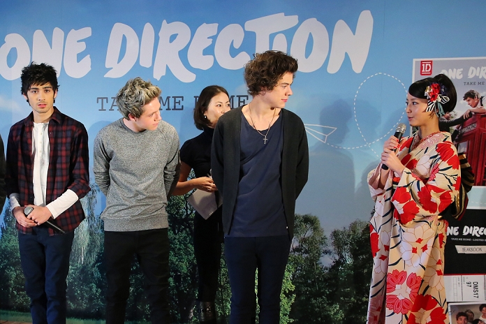 Zayn Malik, Maki Horikita, Niall Horan and Harry Styles, Jan 18, 2013 :One Direction in Japan, January 18th 2013, Tokyo, Japan, One Direction's first press conference in Japan to promote their new album Take Me Home. The boy band is here for 3 days and will appear on Japanese TV's Friday night music show tonight before hosting a fan party on Saturday. (Photo by AFLO)