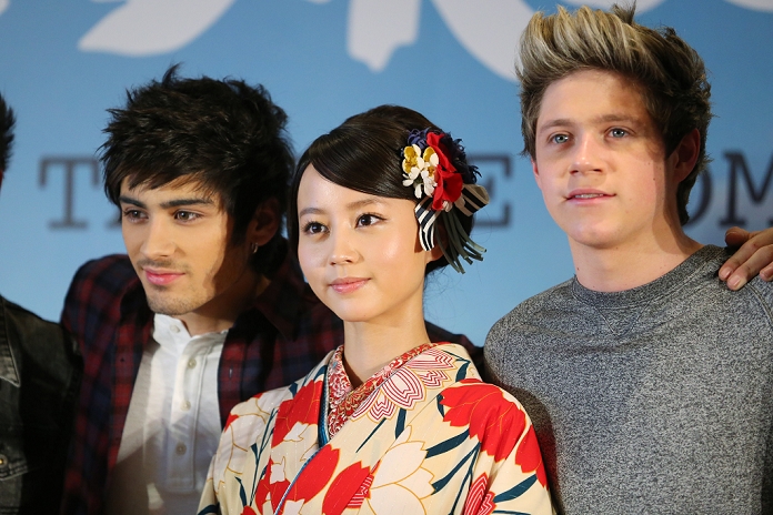 Zayn Malik, Maki Horikita, Niall Horan and, Jan 18, 2013 :One Direction in Japan, January 18th 2013, Tokyo, Japan. One Direction's first press conference in Japan to promote their new album Take Me Home. The boy band is here for 3 days and will appear on Japanese TV's Friday night music show tonight before hosting a fan party on Saturday. (Photo by AFLO)