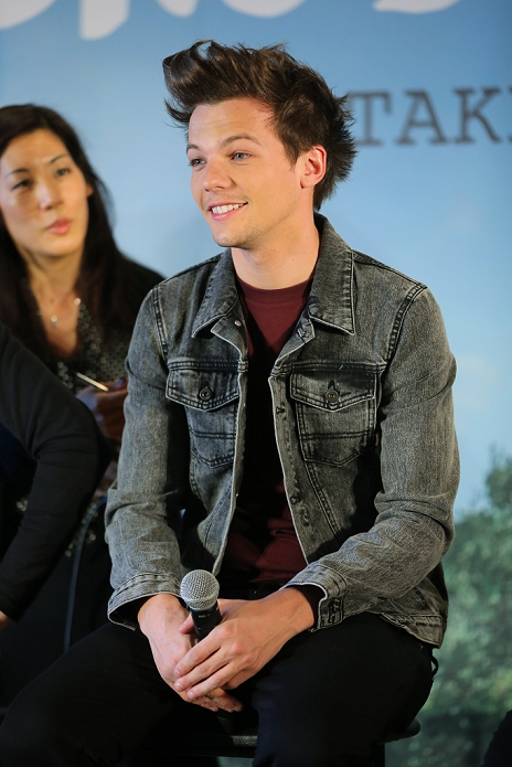 Louis Tomlinson, Jan 18, 2013 :One Direction in Japan, January 18th 2013, Tokyo, Japan. (L-R) Liam Payne, Louis Tomlinson, Zayn Malik, Niall Horan, Harry Styles and Japanese actress Maki Horikita. One Direction's first press conference in Japan to promote their new album Take Me Home. The boy band is here for 3 days and will appear on Japanese TV's Friday night music show tonight before hosting a fan party on Saturday.  (Photo by AFLO)