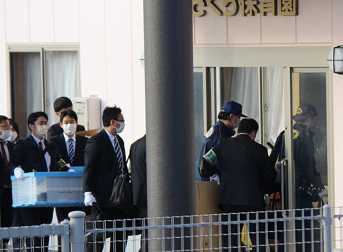 Shizuoka Prefectural Police investigators raid Sakura Nursery School Shizuoka Prefectural Police investigators raid Sakura Nursery School in Susono, Shizuoka Prefecture, Japan, at 8:13 a.m. on December 4, 2022.