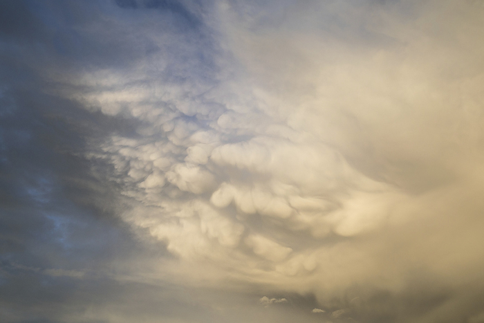 Cloud structure, Photo by Aron Kühne