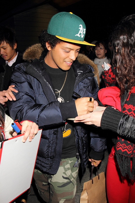 Bruno Mars, Jan 23, 2013 : Bruno Mars out and about after watching Sumo at Ryogoku Kokugikan Tokyo Japan 23 Jan 2013