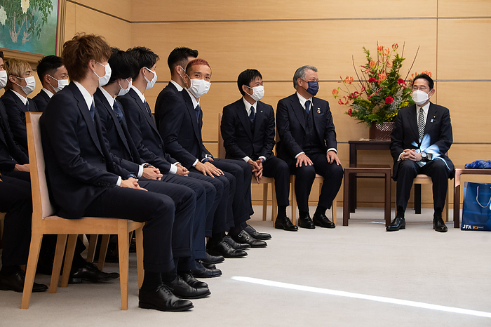 Japan national football team visits at the prime minister s office Japanese Prime Minister Fumio Kishida  R  talks with Japan national football team head coach Hajime Moriyasu and players during a meeting at the prime minister s office in Tokyo, Japan, December 8, 2022. Japan returned to Japan on December 7, after losing the FIFA World Cup Qatar 2022 Round of 16 match against Croatia.  Photo by JFA AFLO 