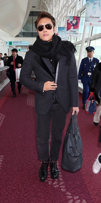     Lee Byung Hun, Jan 28, 2013 : Lee Byung Hun arrives for promote his film at Haneda International airport on 28 Jan 2013 Tokyo Japan