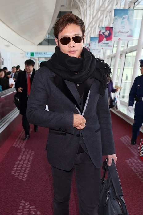     Lee Byung Hun, Jan 28, 2013 : Lee Byung Hun arrives for promote his film at Haneda International airport on 28 Jan 2013 Tokyo Japan