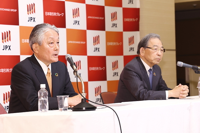 Hiroki Yamamichi is the new CEO of Japan Exchange Group On December 16, Japan Exchange Group announced that Hiroki Yamamichi, COO, will be promoted to CEO effective April 1, 2022. Photo shows  from left  Hiroki Yamamichi, COO, and Kiyoshi Kiyota, CEO of Japan Exchange Group, at Tokyo Stock Exchange, Tokyo, Japan, December 16, 2022.