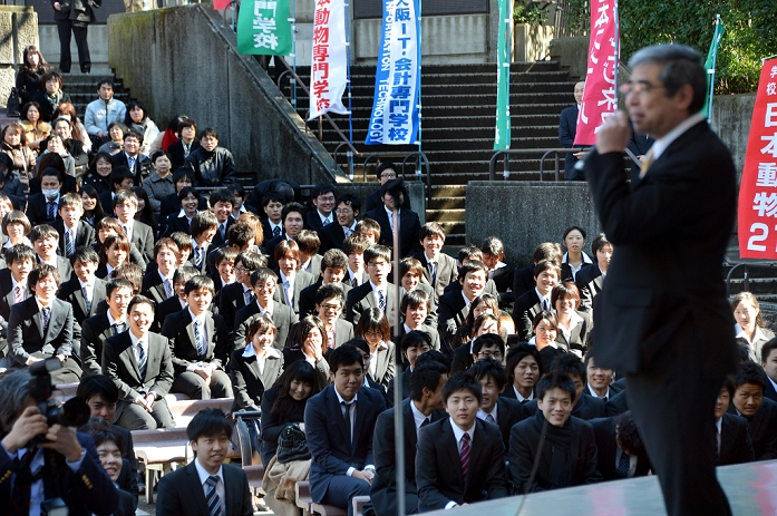 Vocational school students  go to work  ceremony Employment environment remains harsh, but... February 13, 2013, Tokyo, Japan   An official from a vocational school group gives a speech during a prep rally for job hunting at a park in the heat of Tokyo on Wednesday, February 13, 2013.    According to a labor ministry survey as of October 1, 2012, out of  226,000 would be graduates from advanced vocational schools across the country in April this year, only 91,000 or 42.6  had job offers from employers. Nearly two years after the country s worst disaster, employers in many job sectors are hiring again. Still the job outlook for Japanese youngsters are still gloomy.   Photo by Natsuki Sakai AFLO  AYF  mis 