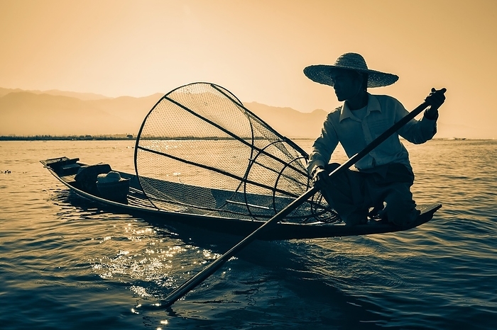 Myanmar travel attraction landmark, Traditional Burmese fisherman at Inle lake, Myanmar famous for their distinctive one legged rowing style, Photo by Dmitry Rukhlenko