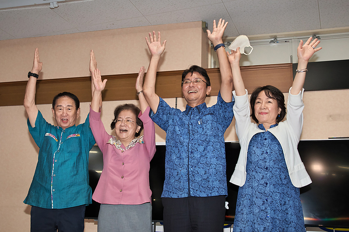 Former Deputy Mayor, Chinen wins Naha mayoral race Candidate, former deputy Mayor Satoru Chinen R2  and Naha Mayor Mikiko Shiroma L2  raise hands and shouts  Banzai  with their supporters after ballot counting for Naha mayoral election  in Naha, Okinawa Prefecture, Japan on October 23, 2022.
