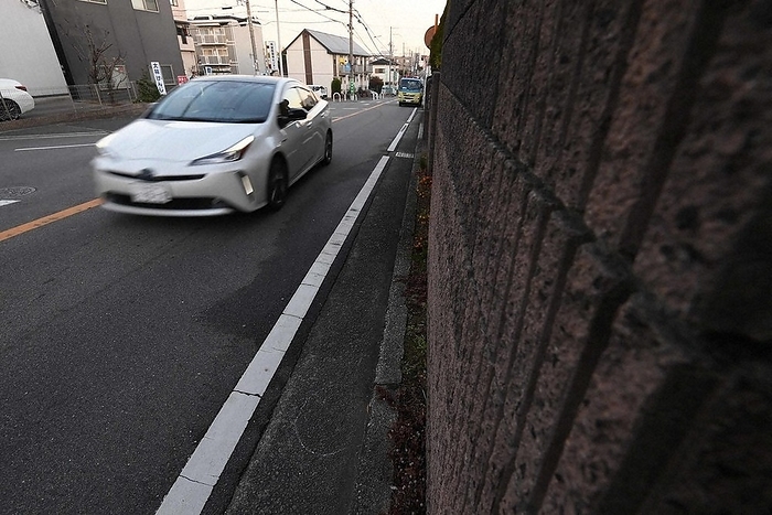 Hit and run kills and injures four people on night patrol in Sakai City, Osaka The vicinity of the scene of a hit and run accident that killed two men. It was a one lane road with no sidewalks, and there was a wall along the road.