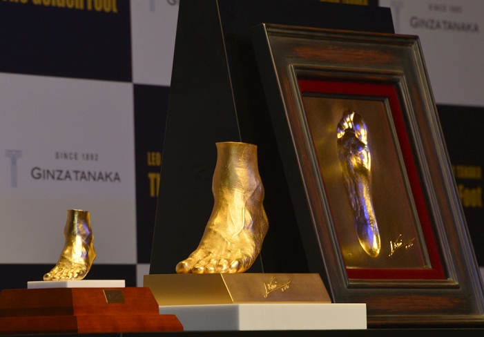 Messi s  Golden Left Foot 500 million yen object of pure gold March 6, 2013, Tokyo, Japan    The Golden Foot,   a 25 karat gold object cast from the mold of the left foot of four time FIFA Ballon d Or winner Lionel Messi of FC Barcelona, and its scale replica are shown at a sneak preview in Tokyo on Wednesday, March 6, 2013. The golden foot is on sale for U.S.  5,217,226 at Tokyo s jewelry store  Ginza Tanaka.  At right is the 24 karat foot print of Messi worth U.S 93,905.  Photo by Natsuki Sakai AFLO  AYF  mis 