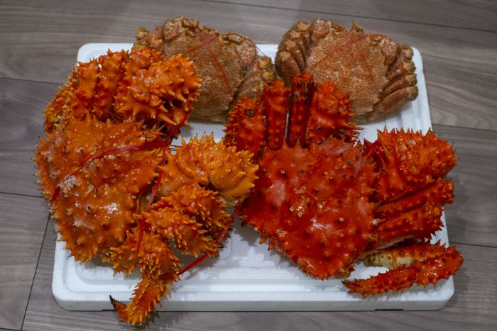 Hanasaki crab and hairy crab