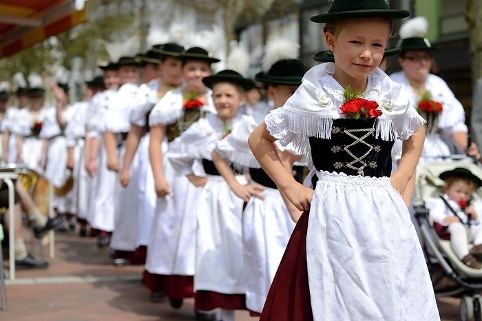 World Festivals Children wearing traditional costume in a parade, Mindelheim, Unterallg u District, Bavaria, Germany, Europe