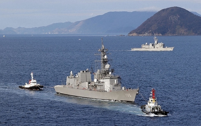The Self Defense Defense Force vessel  Inazuma  lost navigation off the coast of Yamaguchi Prefecture. The MSDF destroyer Inazuma  foreground  is ejected from a shipyard in Onomichi, Hiroshima Prefecture, at 8:36 a.m. on January 15, 2023, off the coast of Suo Oshima Town, Yamaguchi Prefecture, Japan, from a helicopter belonging to the company s headquarters.