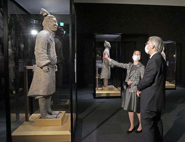 Akiko, the eldest daughter of the late Prince Tomohito of Japan, viewing the commemorative exhibition  Terracotta Warriors and Ancient China  on the 50th anniversary of the normalization of diplomatic relations between Japan and China. Akiko, the eldest daughter of the late Prince Tomohito of Japan, viewing the exhibition  Terracotta Warriors and Ancient China  commemorating the 50th anniversary of the normalization of diplomatic relations between Japan and China, at the Ueno Royal Museum in Taito ku, Tokyo, on January 13, 2023, 6:12 PM  photo by representative .