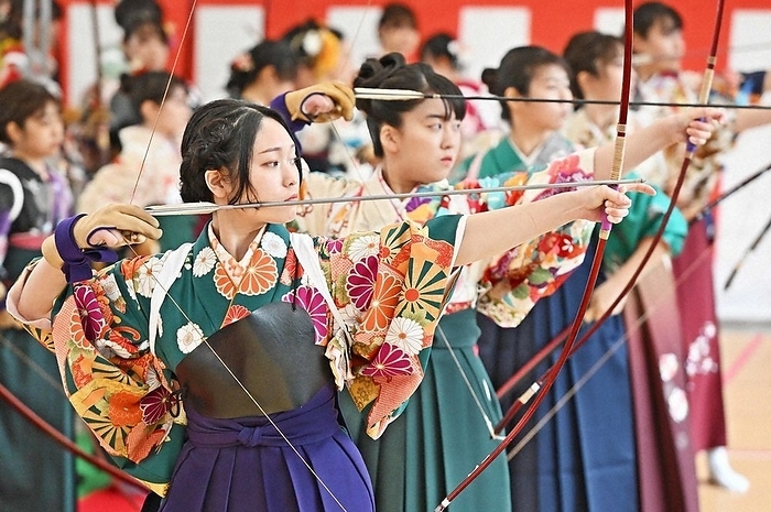 Twenty year old women in formal kimono draw bows at the  Threading Arrows  ceremony held at Sanjusangendo. Women dressed in traditional Japanese kimonos draw bows at the Sanjusangendo  Threading Arrows  ceremony held at 8:56 a.m. on January 15, 2023, in Higashiyama Ward, Kyoto.