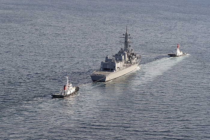 The Self Defense Defense Vessel  Inazuma  lost navigation off the coast of Yamaguchi Prefecture. The MSDF destroyer Inazuma is ejected from the area where the ship was disabled, off the coast of Suo Oshima, Yamaguchi Prefecture, at 8:33 a.m. on January 15, 2023, from a HQ helicopter.