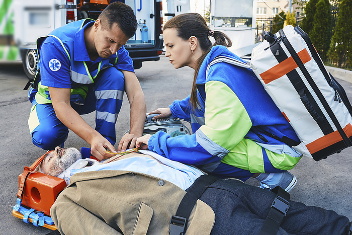 Paramedics treating patient Paramedics treating patient., by PEAKSTOCK   SCIENCE PHOTO LIBRARY