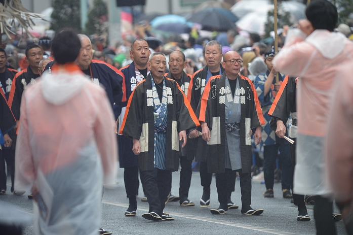 Atmosphere, Mar 27, 2013 : March 27, 2013, Tokyo, Japan - Kabuki actors during a parade in the rain through the main street of Tokyo's Ginza shopping district on Wednesday, March 27, 2013, in celebration of the grand opening of new Kabuki theater. After three years of renovation, the majestic theater for Japan's centuries-old performing arts of Kabuki will open its doors to the public with a three-month series of most sought-after plays.