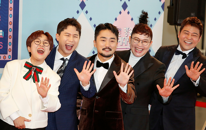 The 2022 MBC Entertainment Awards in Seoul Song Eun I, Yang Se Hyung, Yoo Byung Jae, Lee Young Ja and Jeon Hyun Moo, Dec 29, 2022 :  L R  Comedian Song Eun I, comedian Yang Se Hyung, a tv personality, actor and screenwriter Yoo Byung Jae, comedian Lee Young Ja and tv personality Jeon Hyun Moo attend the red carpet event of the MBC Entertainment Awards at MBC headquarters in Seoul, South Korea.  Photo by Lee Jae Won AFLO   SOUTH KOREA 