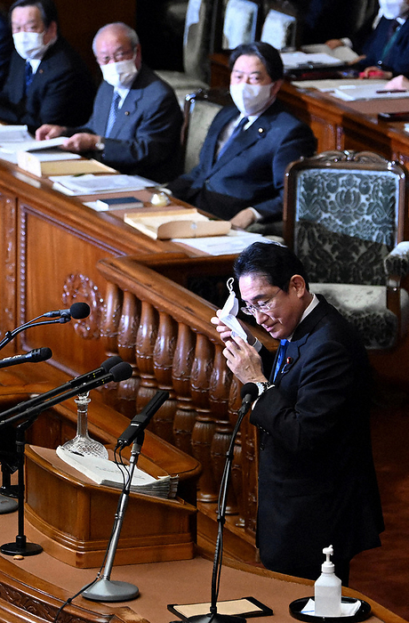 Prime Minister Kishida delivers his policy speech at the 211th ordinary Diet session Prime Minister Fumio Kishida  foreground  removes his mask and delivers his policy speech at a plenary session of the House of Representatives in the Diet on January 23, 2023, at 2:03 p.m. Photo by Mikio Takeuchi
