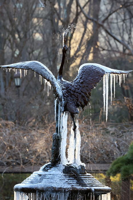 A frozen crane sculpture fountain hangs icicles from its wings January 26, 2023, Tokyo, Japan   A frozen crane sculpture fountain with icicles hanging from its wings at the Hibiya park in Tokyo on Thursday, January 26, 2023. A cold air wrapped wide area of Japan and subzero temperature was recorded in Tokyo.    Photo by Yoshio Tsunoda AFLO 