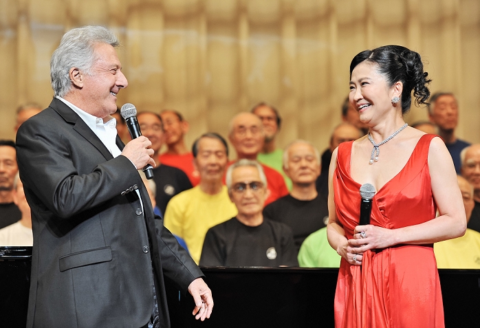 Dustin Hoffman and Michie Nakamaru, Apr 08, 2013 : Actor Dustin Hoffman(L) and Japanese opera singer Michie Nakamaru attend the Japan Premiere for the film 