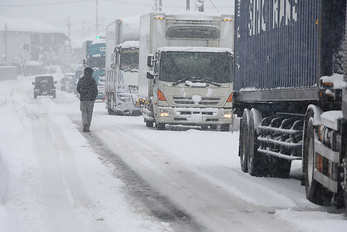 Intense Cold Wave in the Japanese Archipelago National Highway 306 is congested due to heavy vehicles stuck due to snow, in Komono Town, Mie Prefecture, Japan, at 3:21 p.m. on January 25, 2023.