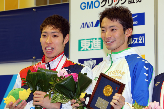 Swimming Japan Championships Men s 200m Backstroke Podium Ceremony Hagino fails to win the 6th title, Irie wins with determination.  L to R  Kosuke Hagino  JPN , Ryosuke Irie  JPN  April 14, 2013   Swimming : Japan Swim 2013, Men s 200m Backstroke JAPAN SWIM 2013, Men s 200m Backstroke Medal Ceremony at Daiei Probis Phoenix Pool, Niigata, Japan.   Photo by AFLO SPORT   1045 .