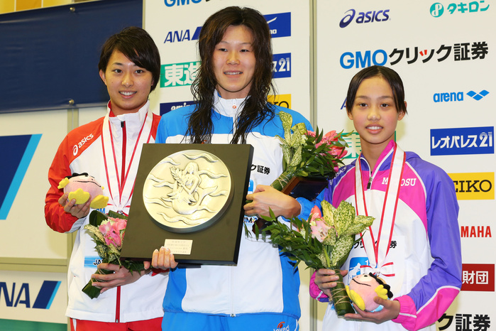 Swimming Japan Championships Women s 200m Breaststroke Podium Ceremony First year junior high school student, Tsuki Imai, finishes in 3rd place with a great performance.  L to R  Satomi Suzuki  JPN , Rie Kaneto  JPN , Runa Imai  JPN  April 14, 2013   Swimming : Japan Swim 2013, Women s JAPAN SWIM 2013, Women s 200m Breaststroke Medal Ceremony at Daiei Probis Phoenix Pool, Niigata, Japan.   Photo by AFLO SPORT   1045 .