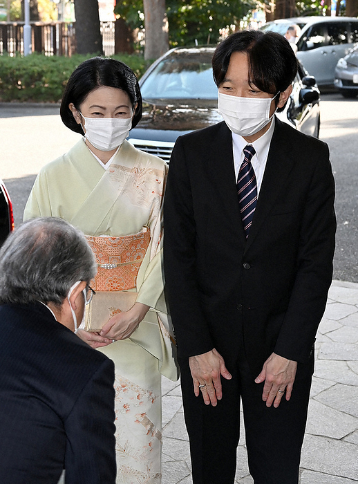 Prince and Princess Akishino arrive at the award ceremony for the 19th JSPS Prize and the Japan Academy Medal for Young Scientists. Prince and Princess Akishino arrive at the 19th Japan Society for the Promotion of Science  JSPS  Prize and the Japan Academy Medal for Young Scientists at the Japan Academy in Taito ku, Tokyo, at 10:33 a.m. on February 7, 2023.