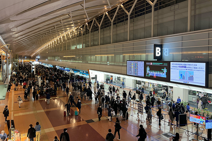 Large information display to be removed by ANA from security checkpoints at Haneda Airport Large information display above security checkpoint B at Haneda Airport Terminal 2 used by ANA, on December 28, 2021. PHOTO: Tadayuki YOSHIKAWA Aviation Wire