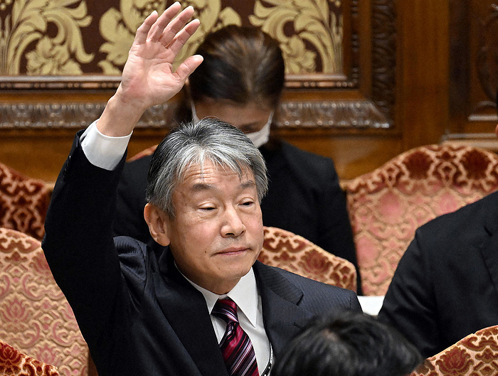 Budget Committee of the lower house of the Diet  one half of the yosaniinkai  Shinsuke Yamanaka, Chairman of the Nuclear Regulation Commission, raises his hand to answer a question from Tomonami Nishimura of the Democratic Party of Japan s Constitutional Democratic Party at the Budget Committee of the House of Representatives, February 9, 2023, 9:06 a.m. in the Diet.