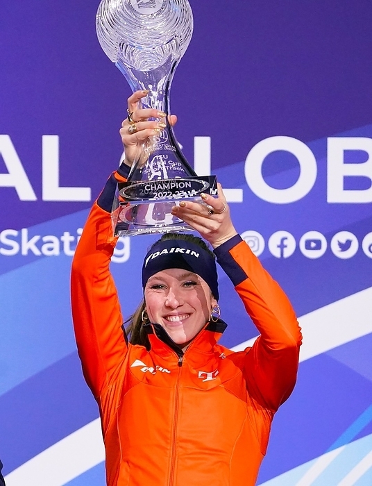 2022 23 Short Track World Cup Annual Awards  Suzanne Schulting  NED  receives the Crystal Globe during ISU World Cup finale Shorttrack on February 12, 2023 in the ice hall of the Sportboulevard in Dordrecht, Netherlands Photo by SCS Soenar Chamid AFLO  HOLLAND OUT      