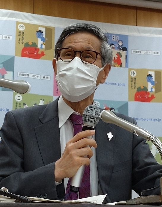 Shigeru Omi, Chairman of the Subcommittee on Basic Response Policies, at a press conference wearing a mask. Shigeru Omi, Chairman of the Subcommittee on Basic Coping Policies, holding a press conference wearing a mask at 6:46 p.m. on February 10, 2023, in Chiyoda ku, Tokyo.