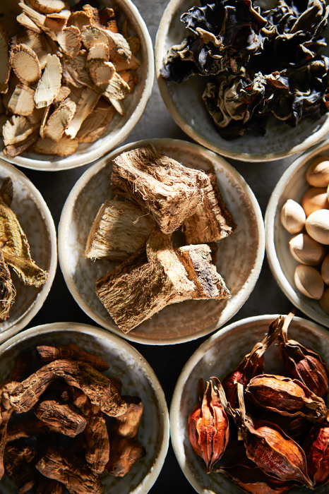 Herbal medicines and medicinal ingredients such as kudzu root and mokutsu Chinese Medicine Image of Chinese Medicine and Traditional Chinese Medicine