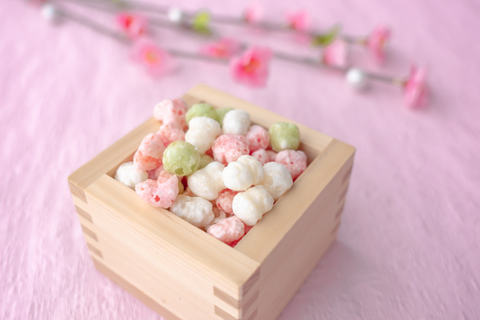 sweetened rice-flour cakes for offering at the Dolls' Festival