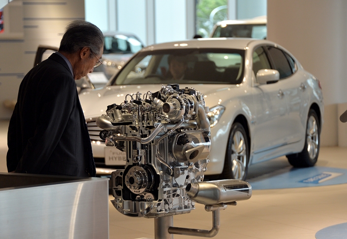 Nissan posts first operating profit decline in four fiscal years Impacted by sluggish performance in China and Europe May 10, 2013, Yokohama, Japan   A visitor takes a close look at an engine mock up at the spacious showroom of Nisan Motor Co. s head office in Yokohama, south of Tokyo, on Friday, May 10, 2013. Nissan reported the slowest annual profit growth among Japanese automakers as a Sino Japanese political dispute backfired, hitting Japan s No. 2 automaker hard when Chinese consumer began to boycott Japanese products in September last year.   Photo by Natsuki Sakai AFLO  AYF  mis 