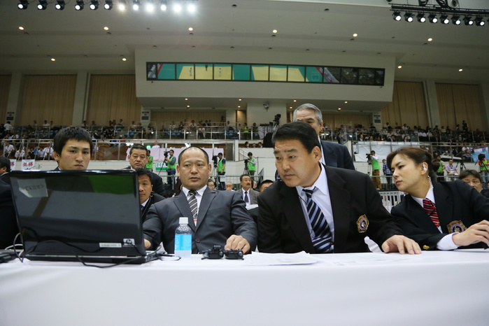 All Japan Selected Judo Weight Classification Championship Sub referee is out of the field due to the rule revision. Assistant referees MAY 12, 2013   Judo :. All Japan Selected Judo Championships at Fukuoka Convention Center, Fukuoka, Japan.  Photo by YUTAKA AFLO SPORT   1040 .