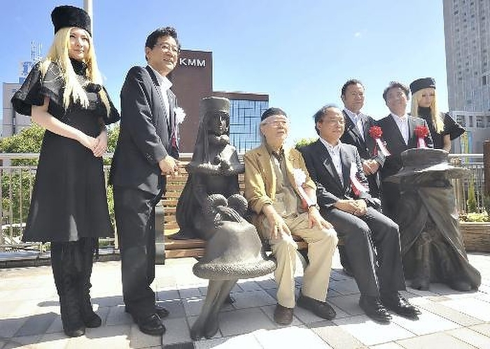 Leiji Matsumoto  third from left  poses for a commemorative photo at the opening of the Manga Museum in Kitakyushu. Leiji Matsumoto  third from left  poses for a commemorative photo with the Metel monument, taken on August 3, 2012, published in the Kitakyushu edition on August 4, 2012   Handle with care  .   The  City Manga Museum  opened on the 5th and 6th floors of a commercial building on the north side of JR Kokura Station in Kitakyushu City on August 3. The museum has a monument in front of the station featuring a character from one of his best known works, as well as a permanent corner inside the building. The museum is expected to become a new tourist attraction in Kitakyushu, as the manga artist s works are loved by people of all ages. The permanent corner displays approximately 170 pieces of original drawings and cels. On the promenade leading to the station, there is a monument of Mater, Tetsuro, and three other characters from  The Galaxy Express 999,  and parents and children were quick to take commemorative photos.  At the opening ceremony on the same day, Mr. Matsumoto said,  This is an important hometown that has nurtured my heart. I want to help in any way I can.  The museum has a collection of more than 60,000 comic books. It expects 100,000 visitors a year.
